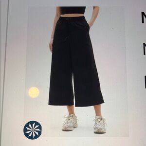 Athleta Mid Rise Crop Poplin Black Wide-Leg Pant - Med Tall